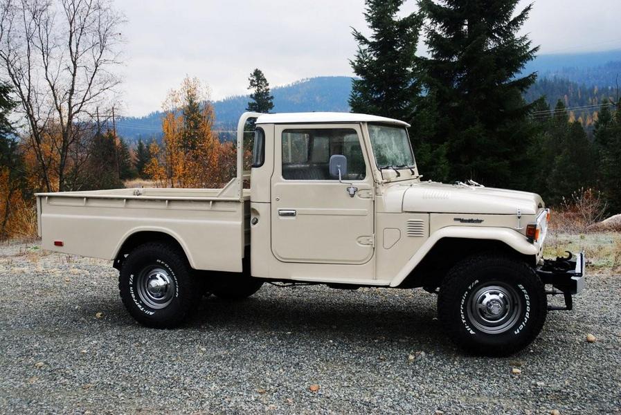 1980 FJ45 Beige : Iconic Toyotas FJ40 & 60 Series  : Peter Gabbarino Photographs 