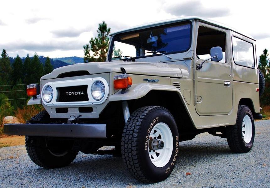 1976 FJ40 Dune Beige : Iconic Toyotas FJ40 & 60 Series  : Peter Gabbarino Photographs 