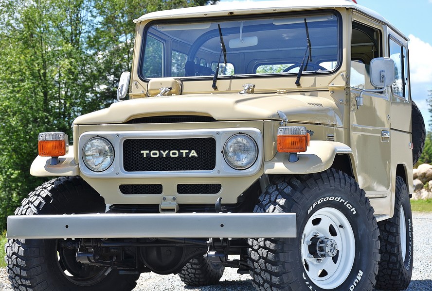 1982 FJ40 Beige PS : Iconic Toyotas FJ40 & 60 Series  : Peter Gabbarino Photographs 