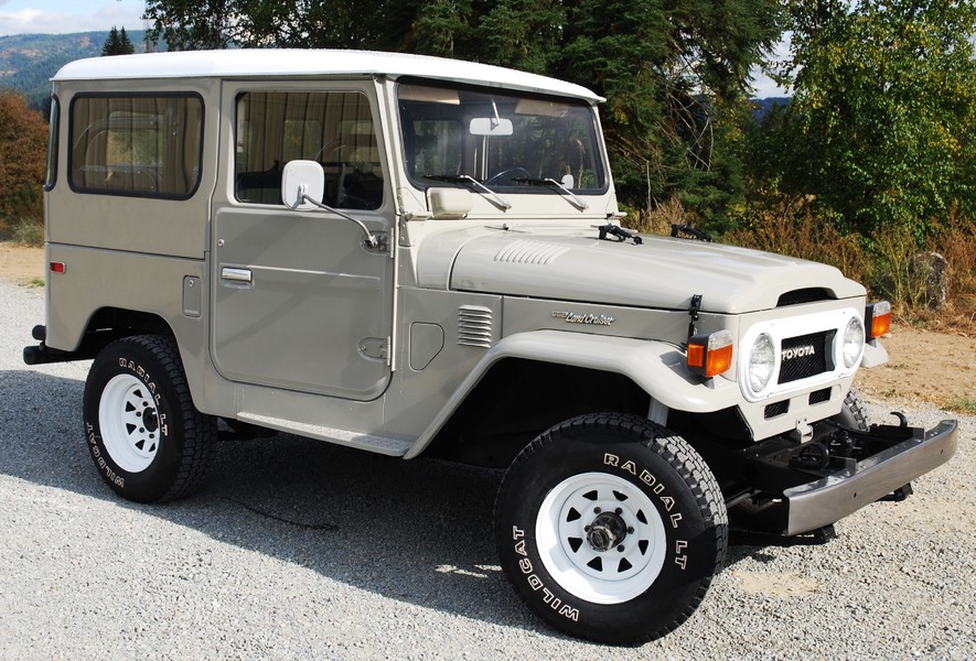 1975 FJ40 Dune Beige : Iconic Toyotas FJ40 & 60 Series  : Peter Gabbarino Photographs 