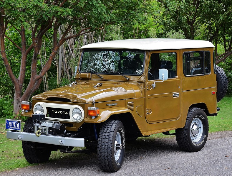 1977 FJ40 PS Olive Brown : Iconic Toyotas FJ40 & 60 Series  : Peter Gabbarino Photographs 