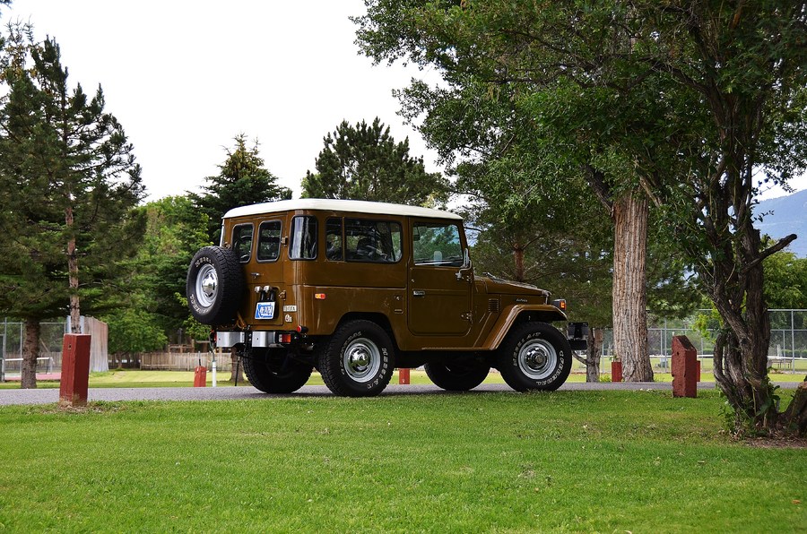 1977 FJ40 Olive Brown : Iconic Toyotas FJ40 & 60 Series  : Peter Gabbarino Photographs 