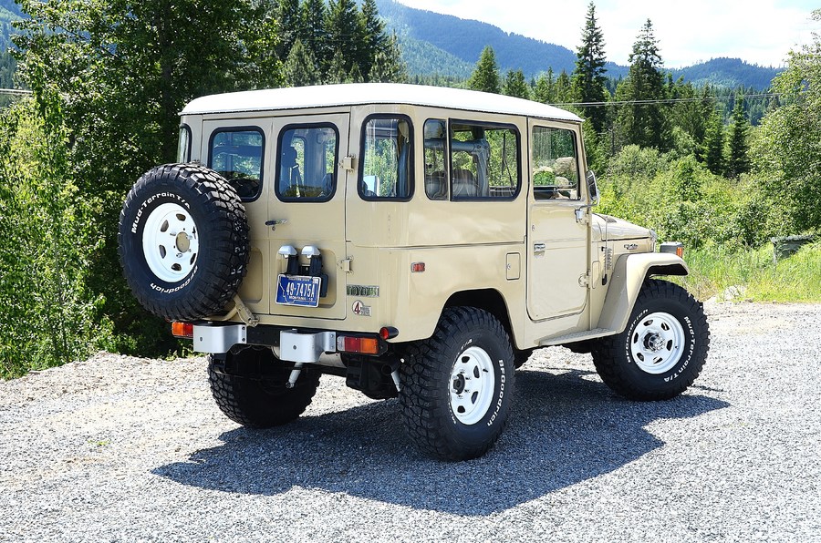 1982 FJ40 Beige PS : Iconic Toyotas FJ40 & 60 Series  : Peter Gabbarino Photographs 