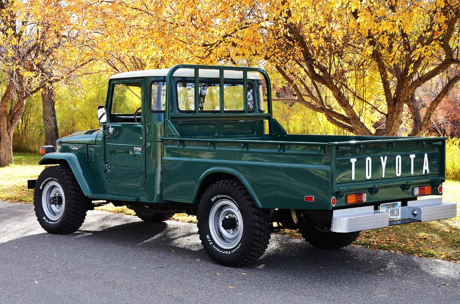 1978 FJ45 Factory AC PS Paint is stock code 621 "Rustic Green" : Iconic Toyotas FJ40 & 60 Series  : Peter Gabbarino Photographs 
