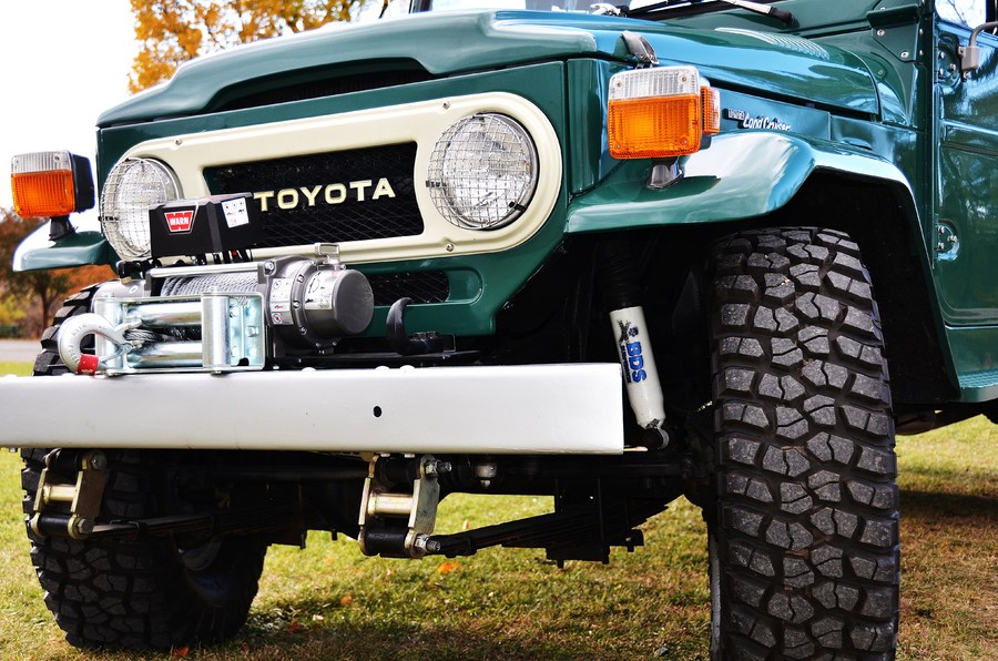1978 FJ45 HFS Barbell Shackles. Tires are BF Goodrich Radial Mud Terrain T/As (33" x 10.5" x 15") mounted on factory wheels. : Iconic Toyotas FJ40 & 60 Series  : Peter Gabbarino Photographs 