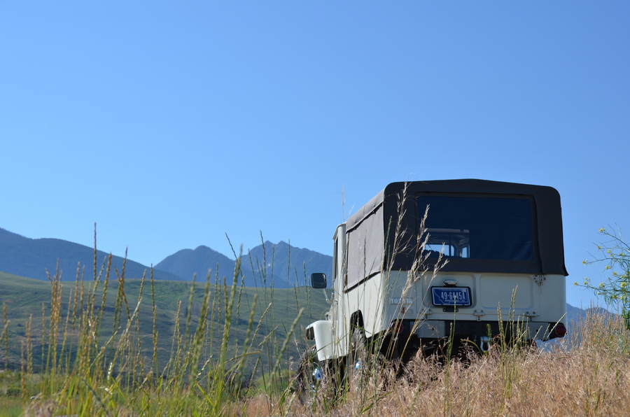 Timeless 64' : Iconic Toyotas FJ40 & 60 Series  : Peter Gabbarino Photographs 