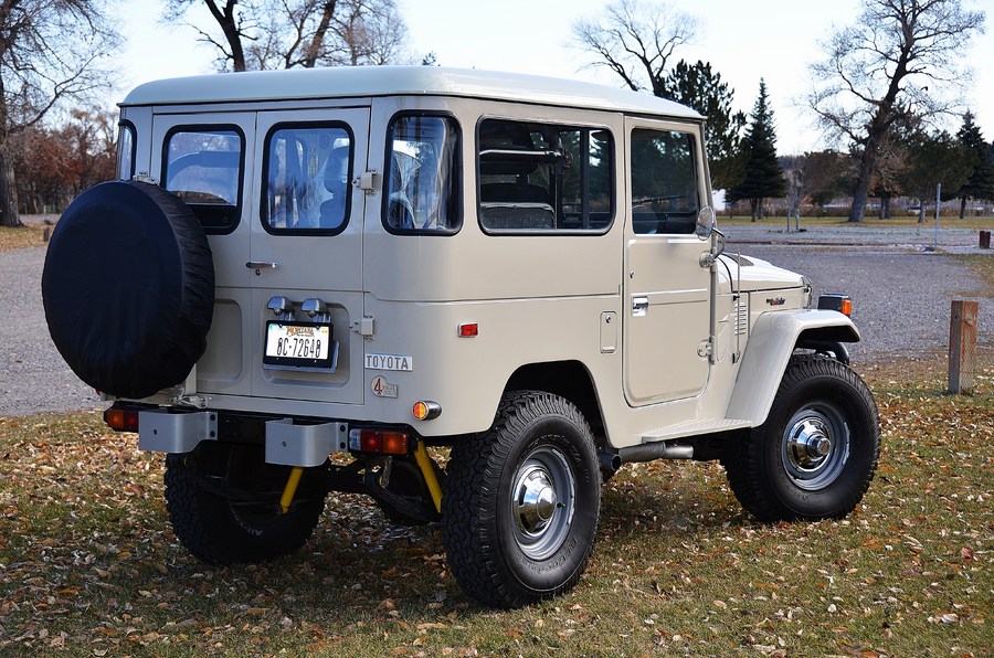 1976 FJ40 Dune Beige V8 Conversion w/Gear Splitter Old Man E : Iconic Toyotas FJ40 & 60 Series  : Peter Gabbarino Photographs 