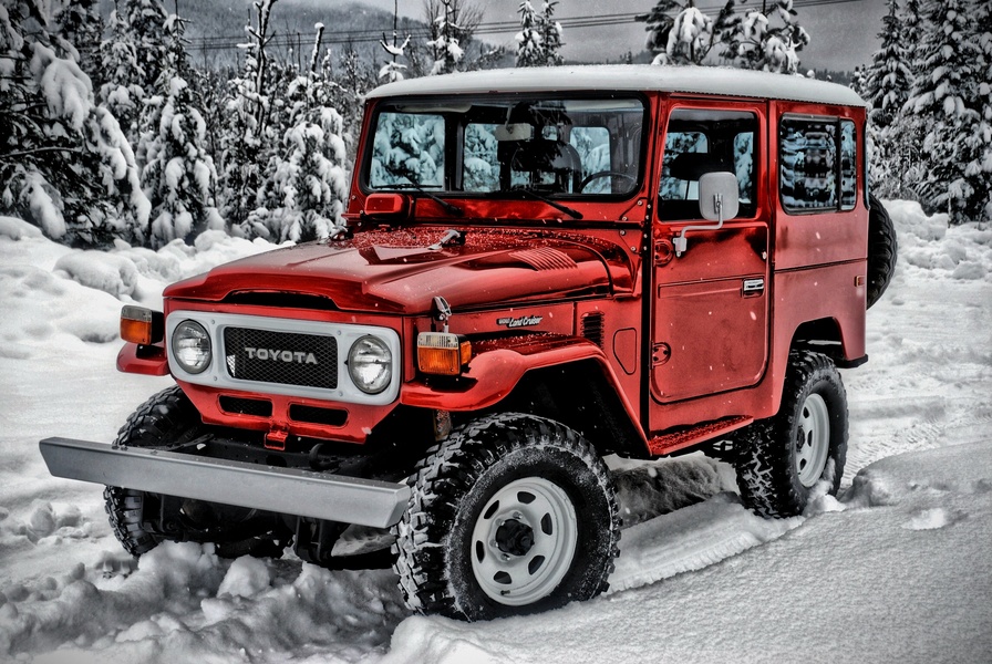 Winter 40 : Iconic Toyotas FJ40 & 60 Series  : Peter Gabbarino Photographs 