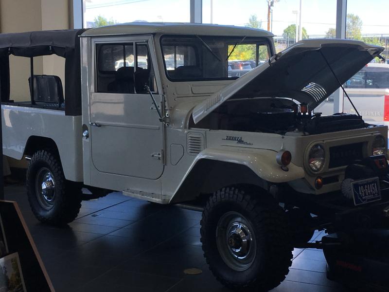  : Iconic Toyotas FJ40 & 60 Series  : Peter Gabbarino Photographs 